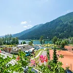 酒店 Familien- Sportresort Brennseehof 湖畔的费尔德