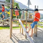 Familien- Sportresort Brennseehof 湖畔的费尔德