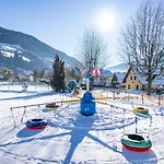 酒店 Familien- Sportresort Brennseehof 湖畔的费尔德