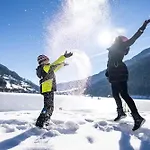 酒店 Familien- Sportresort Brennseehof 湖畔的费尔德