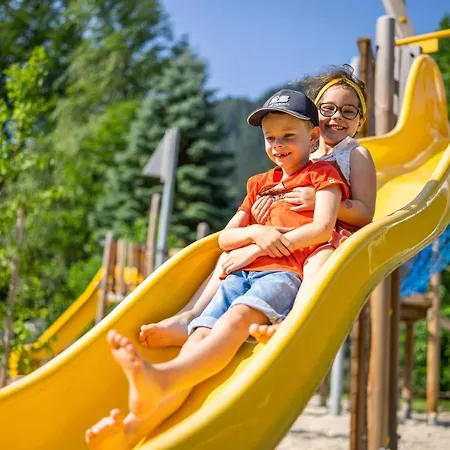 Familien- Sportresort Brennseehof 4* 湖畔的费尔德