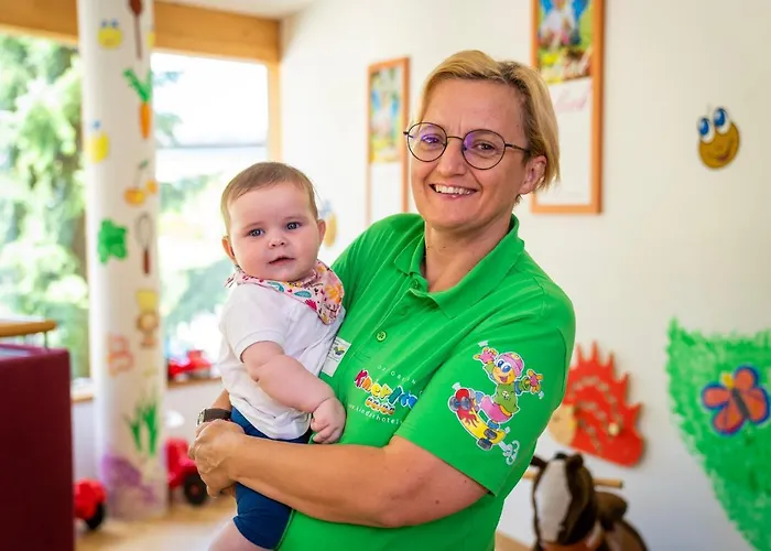 酒店 Familien- Sportresort Brennseehof 湖畔的费尔德