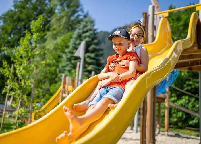 Familien- Sportresort Brennseehof 4* 湖畔的费尔德