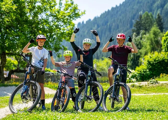 Familien- Sportresort Brennseehof 湖畔的费尔德